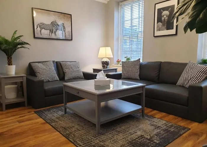 Beautiful 2 Bedroom Flat In Frampton Street