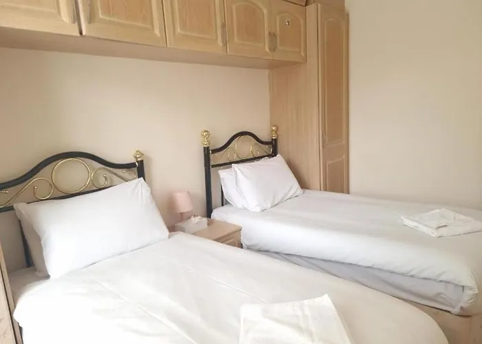 Beautiful 2 Bedroom Flat In Frampton Street