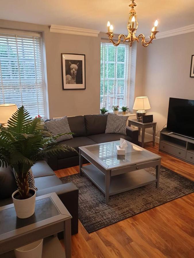 Beautiful 2 Bedroom Flat In Frampton Street
