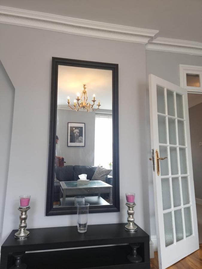 Beautiful 2 Bedroom Flat In Frampton Street * London