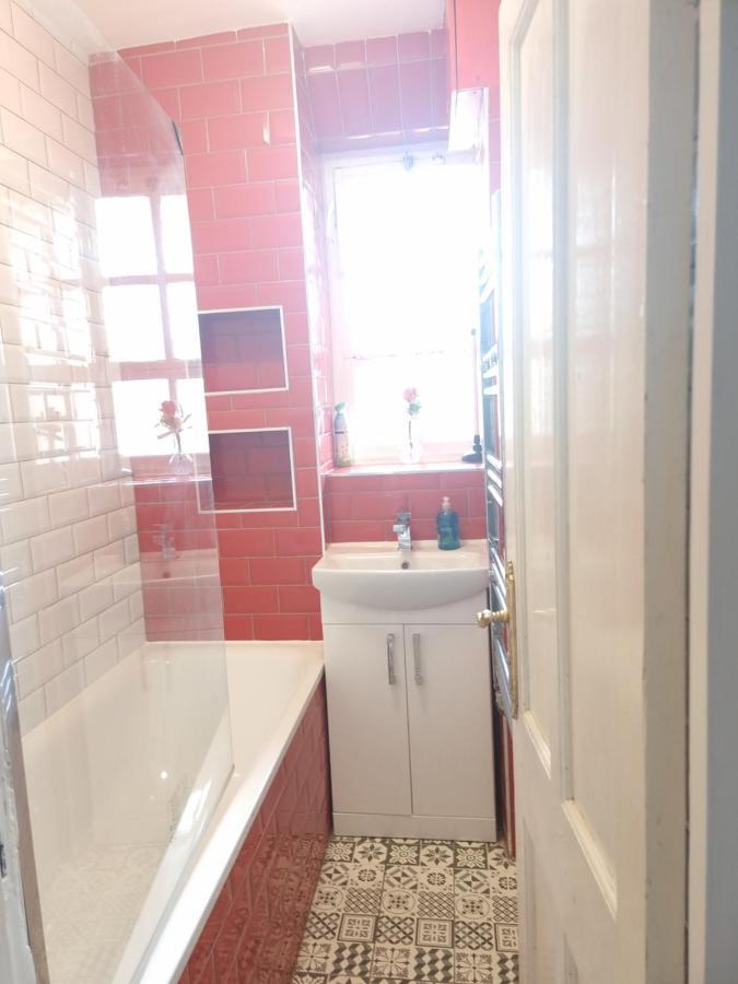 Beautiful 2 Bedroom Flat In Frampton Street Apartment London