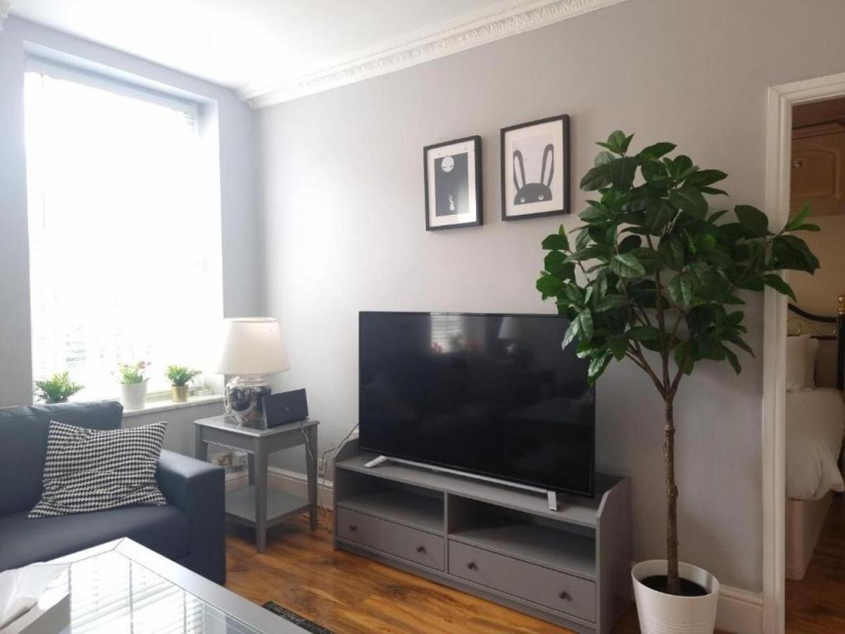 Beautiful 2 Bedroom Flat In Frampton Street