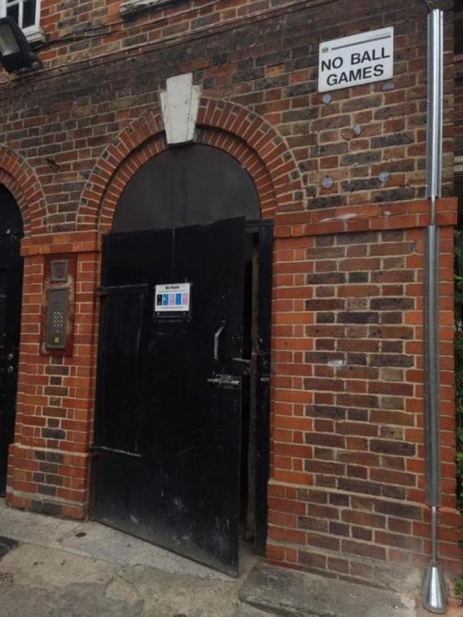 Beautiful 2 Bedroom Flat In Frampton Street London